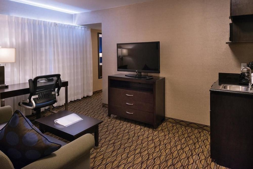 Holiday Inn Express & Suites Pasadena - Los Angeles By Ihg Eksteriør bilde