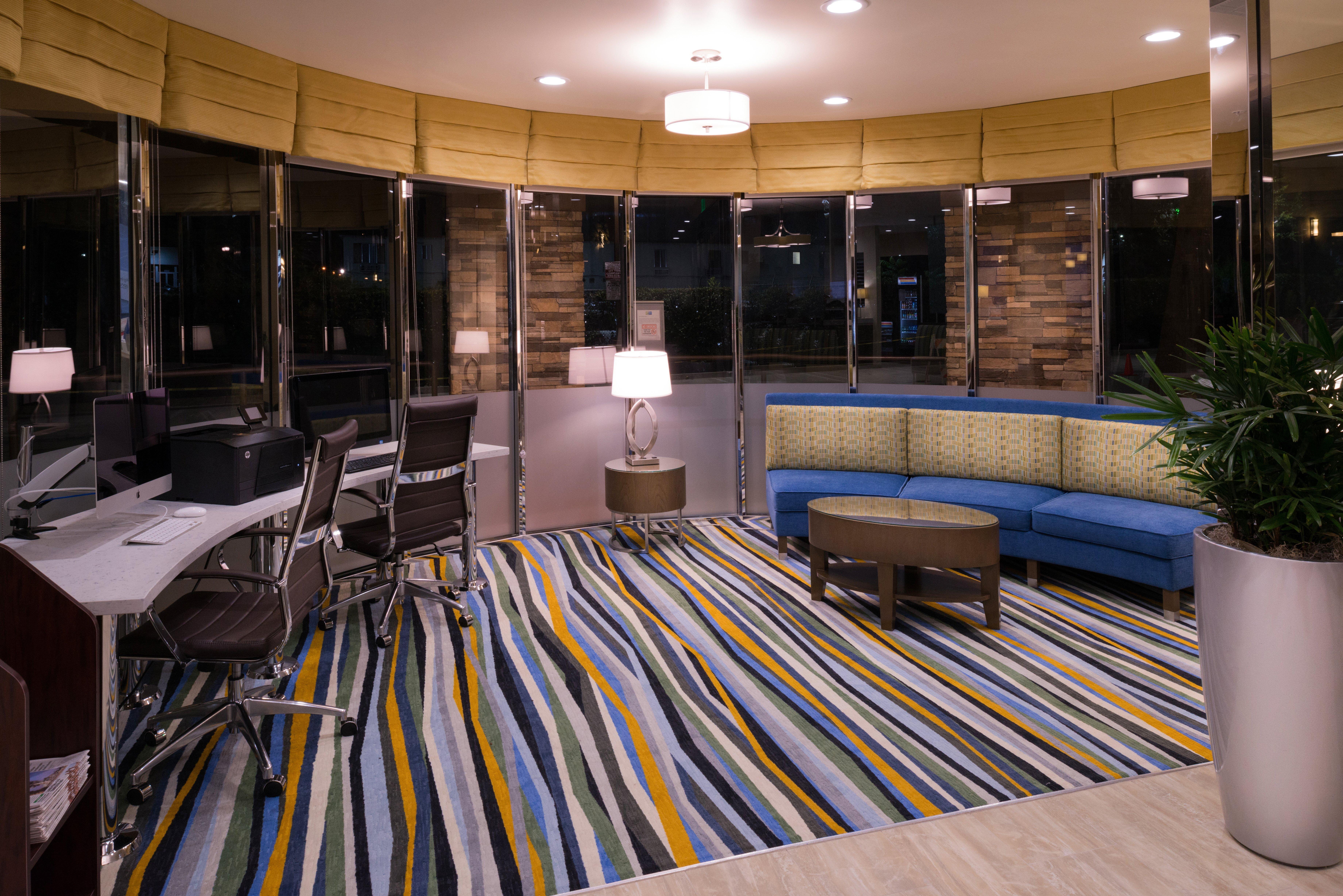 Holiday Inn Express & Suites Pasadena - Los Angeles By Ihg Eksteriør bilde