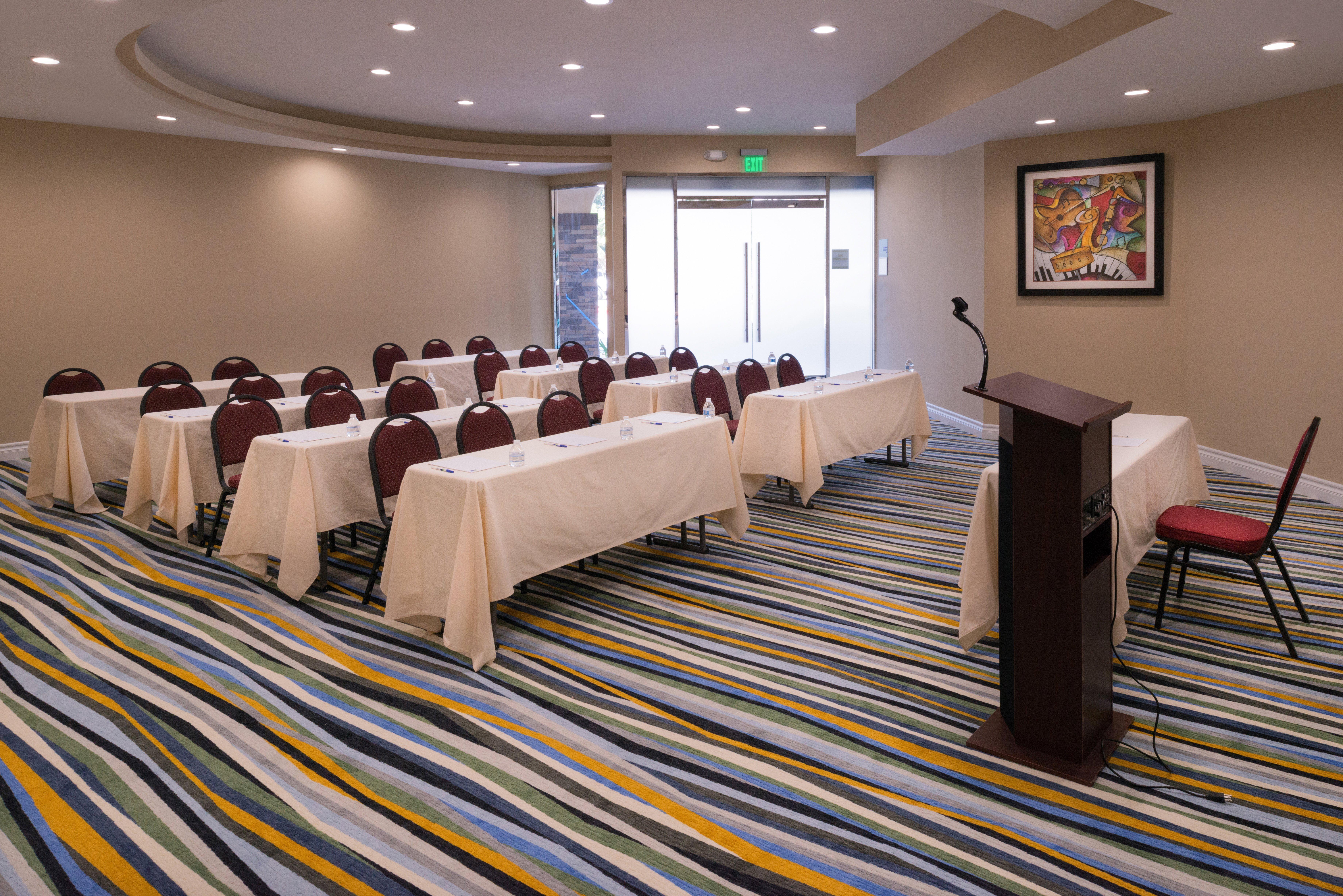 Holiday Inn Express & Suites Pasadena - Los Angeles By Ihg Eksteriør bilde