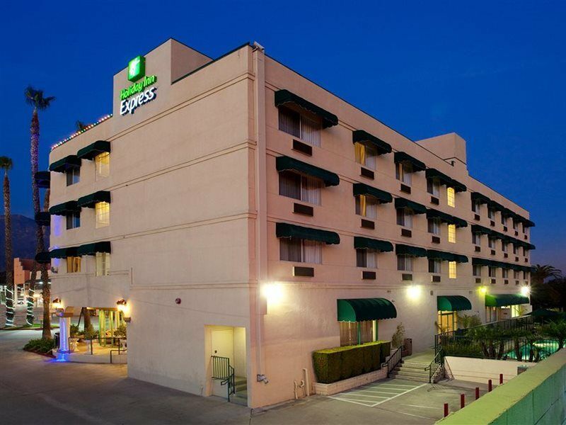 Holiday Inn Express & Suites Pasadena - Los Angeles By Ihg Eksteriør bilde