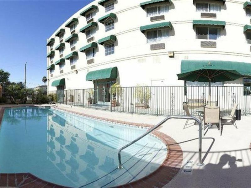 Holiday Inn Express & Suites Pasadena - Los Angeles By Ihg Eksteriør bilde