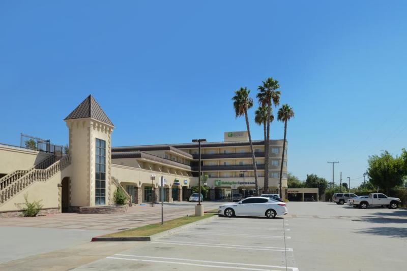 Holiday Inn Express & Suites Pasadena - Los Angeles By Ihg Eksteriør bilde